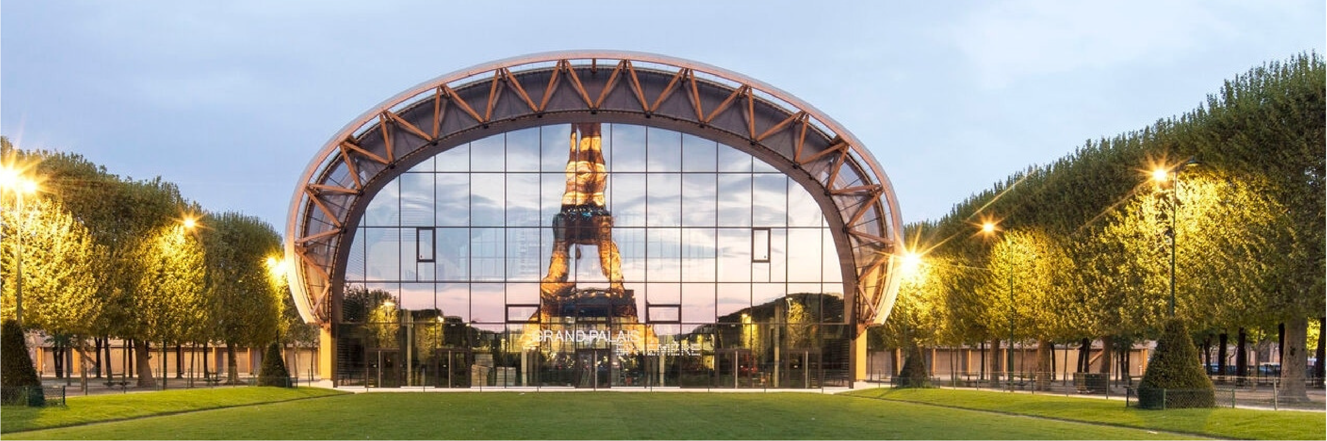 photo de façade vitrée cintrée